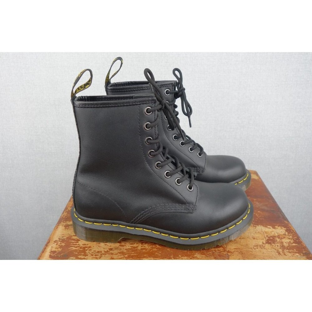Dr. Martens Boots Womens 7 Black The Original Lace Up High Top Rockabilly Boho b